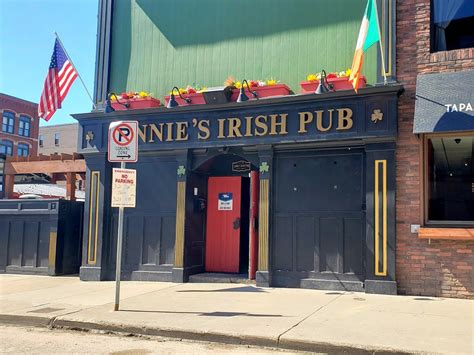 annie moore's irish pub|irish pub des moines.